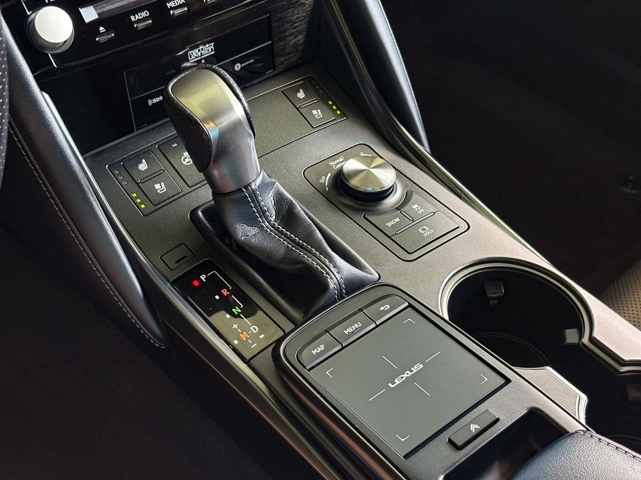Lexus IS  2023