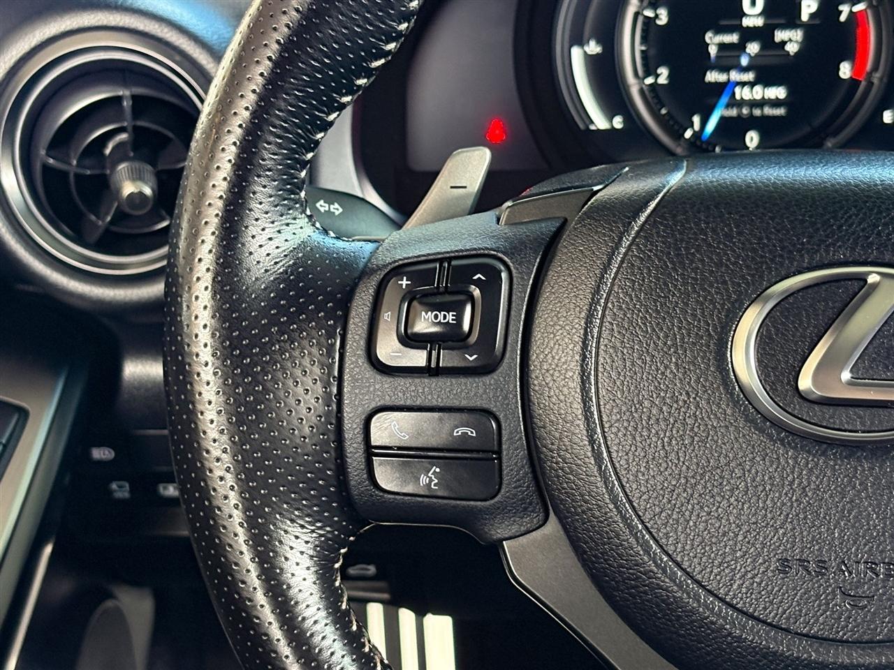 Lexus IS  2023