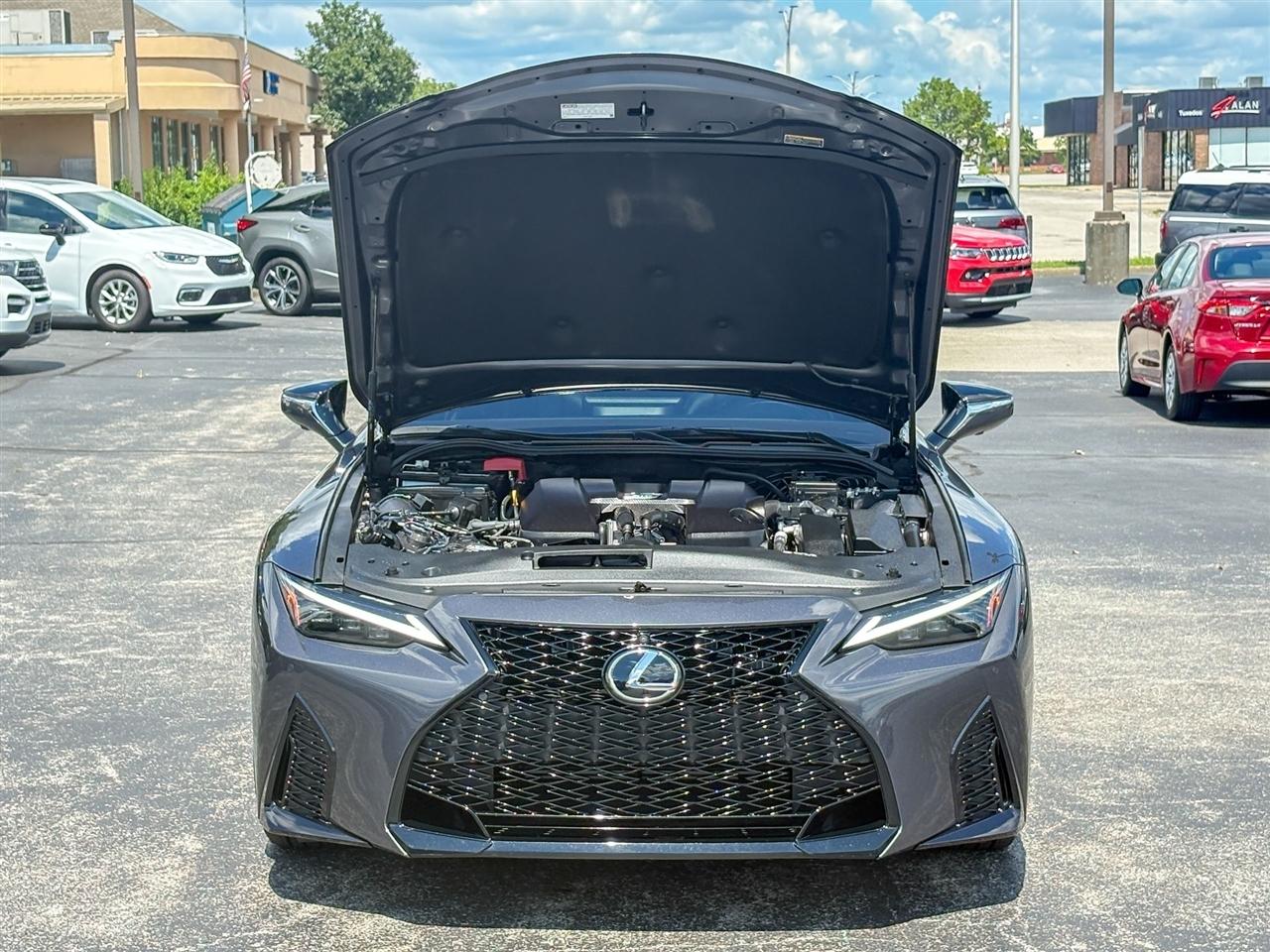 Lexus IS  2023