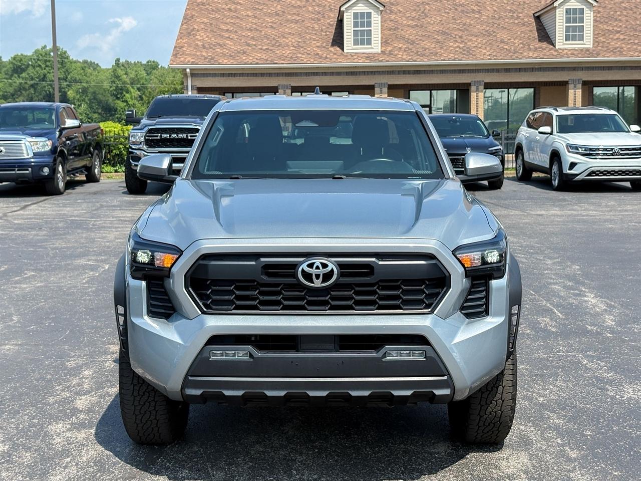 Toyota Tacoma 4WD  2024