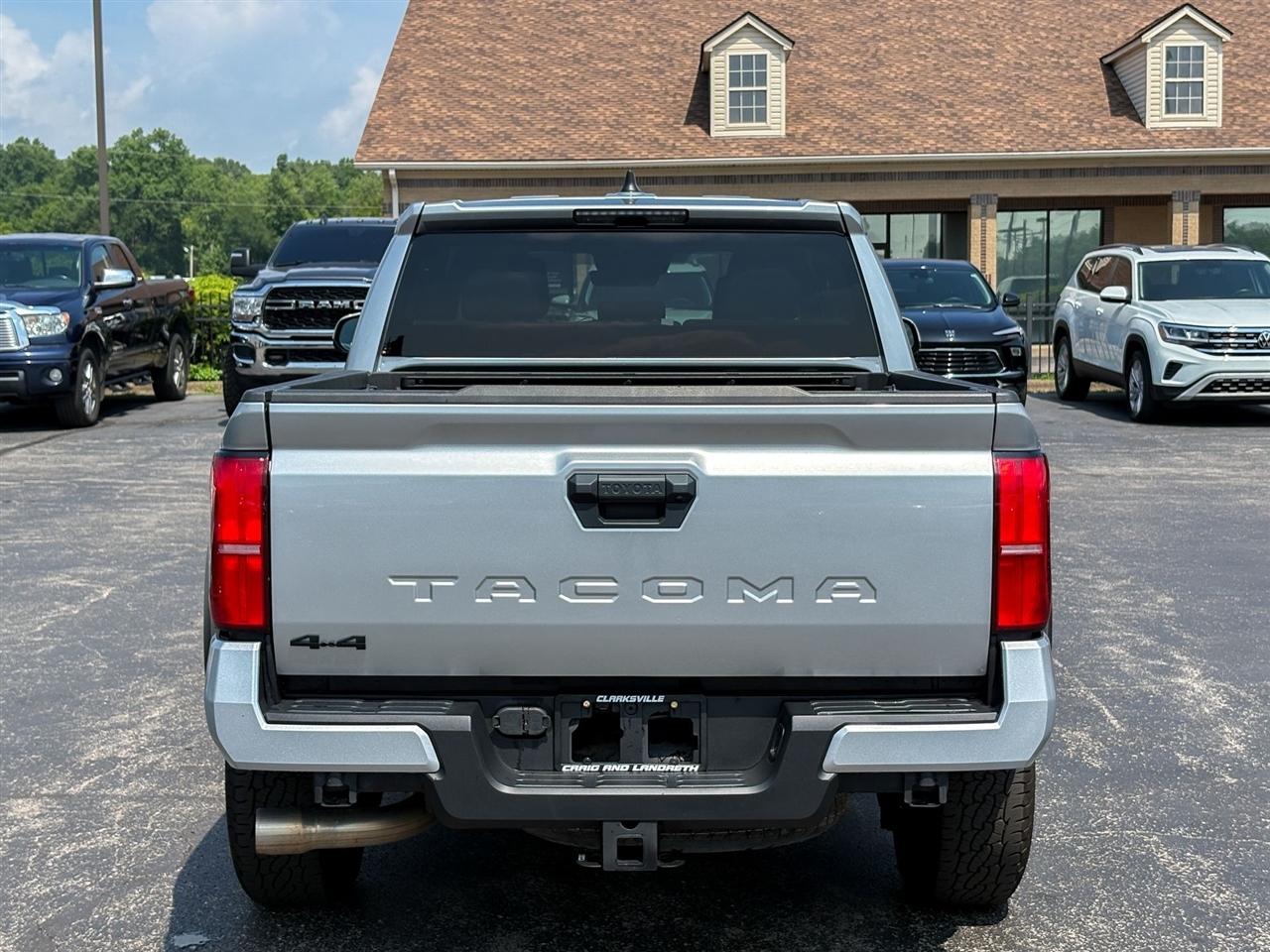 Toyota Tacoma 4WD  2024