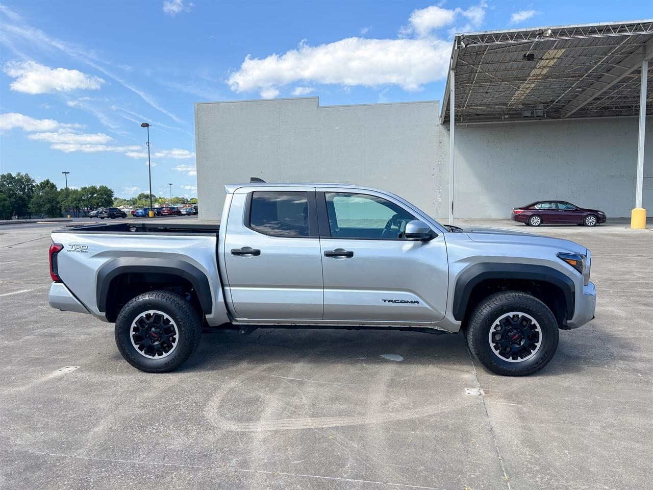 Toyota Tacoma 4WD  2024