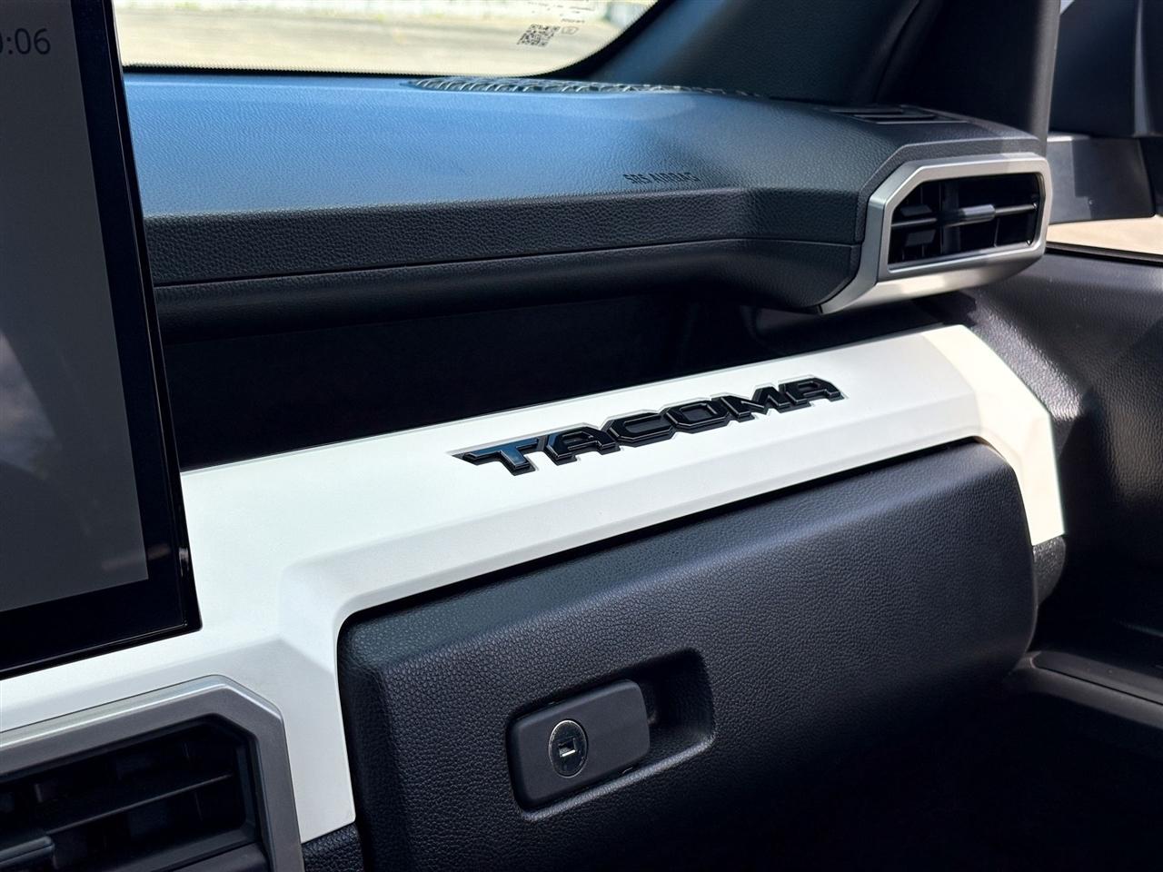 Toyota Tacoma 4WD  2024