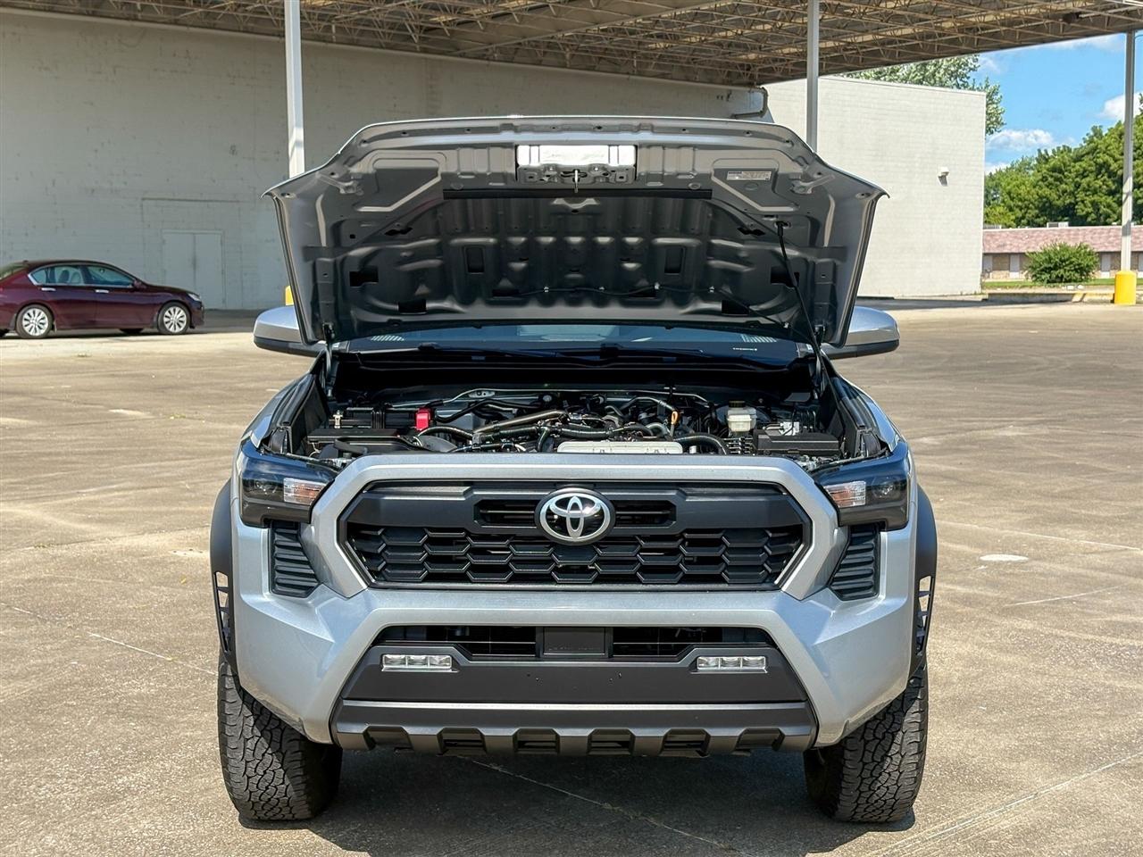 Toyota Tacoma 4WD  2024
