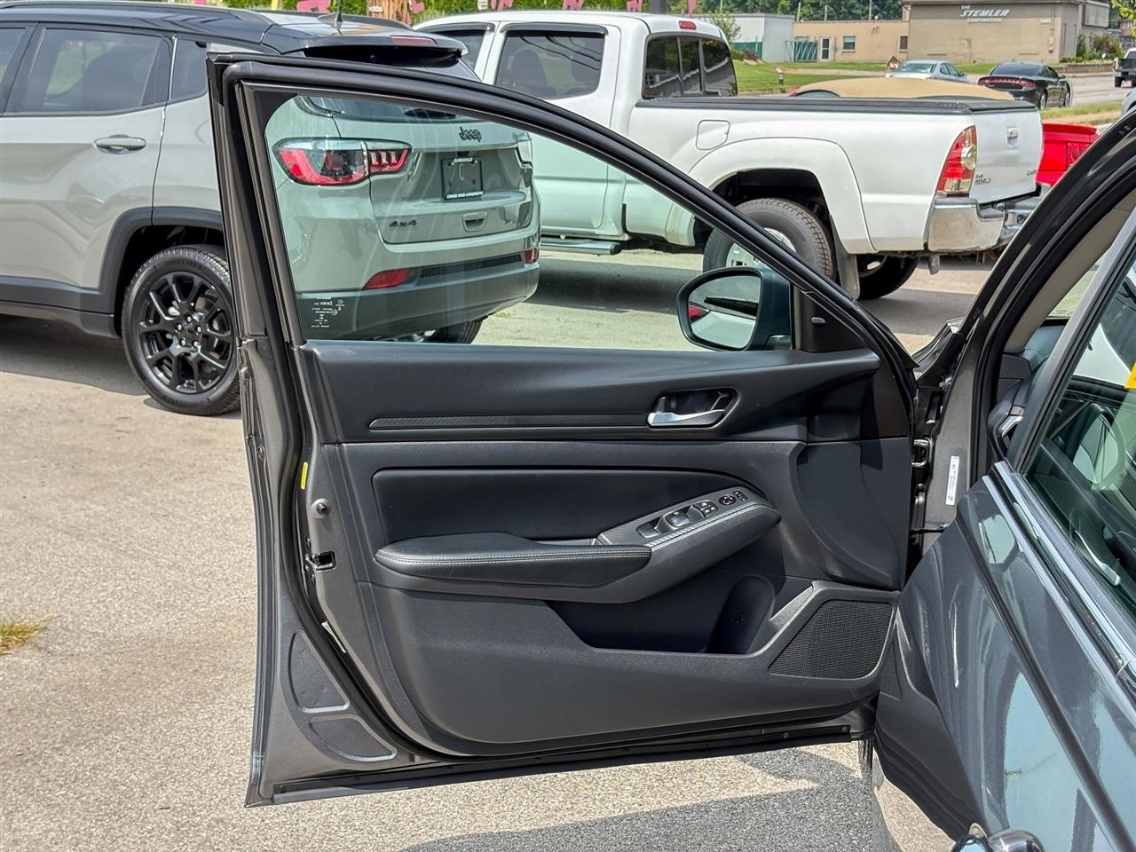 Nissan Altima  2025