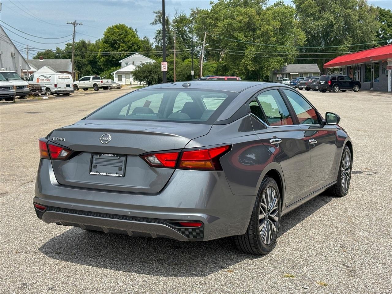 Nissan Altima  2025
