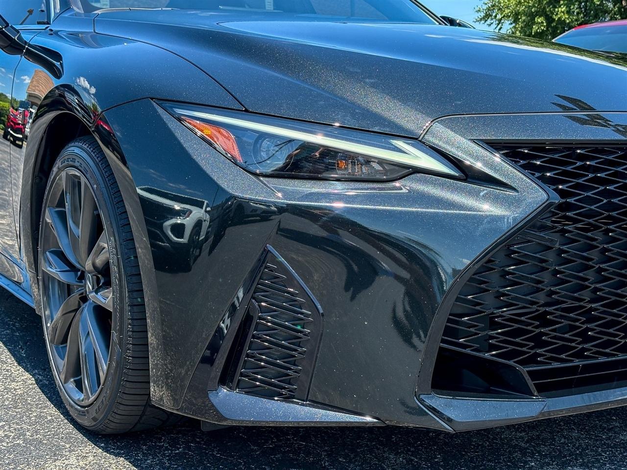Lexus IS  2025