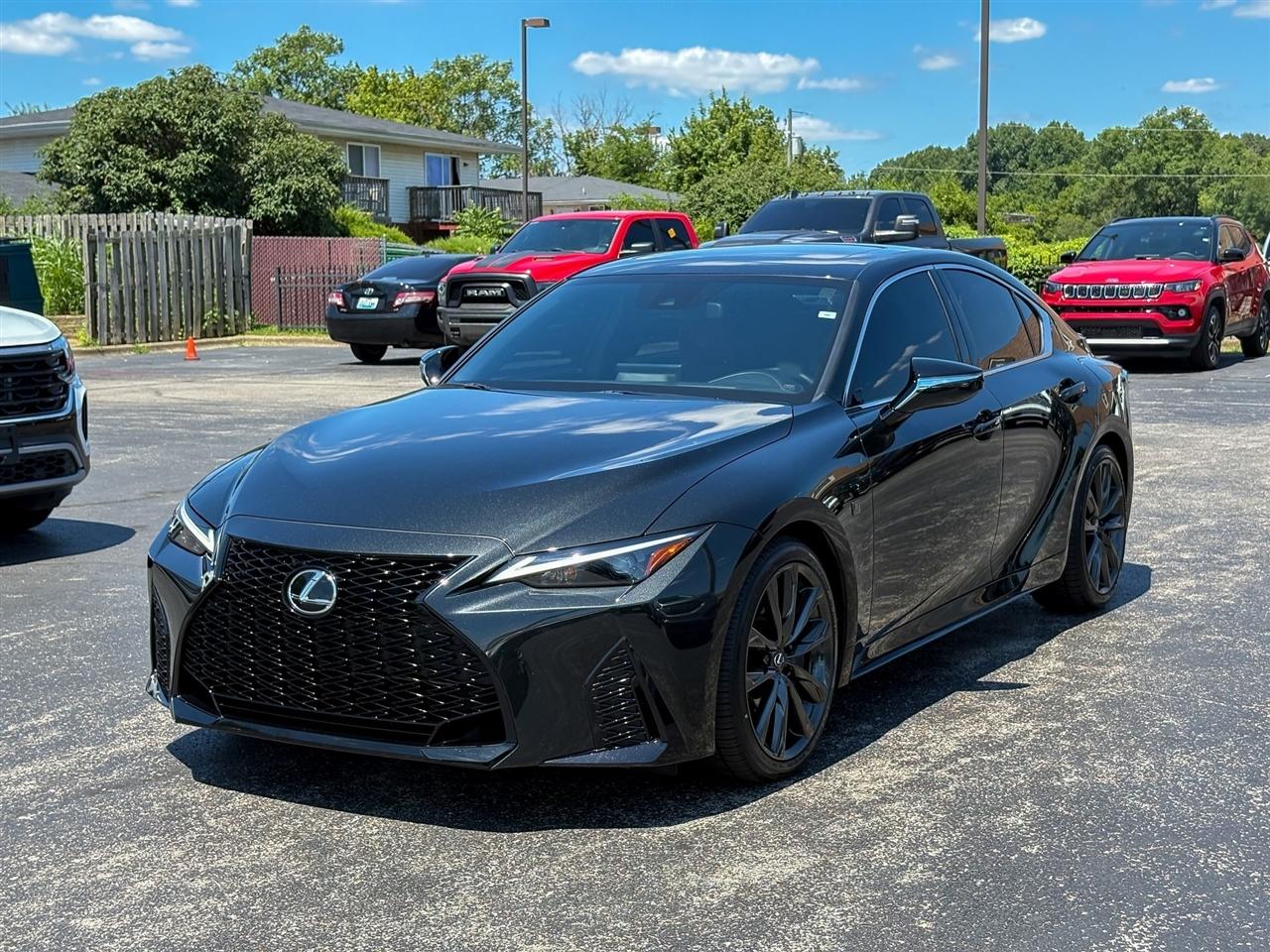 Lexus IS  2025