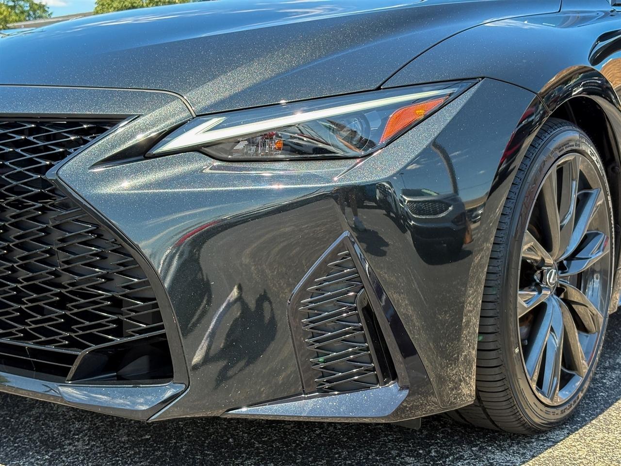 Lexus IS  2025