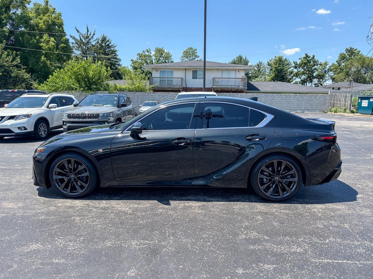 Lexus IS  2025