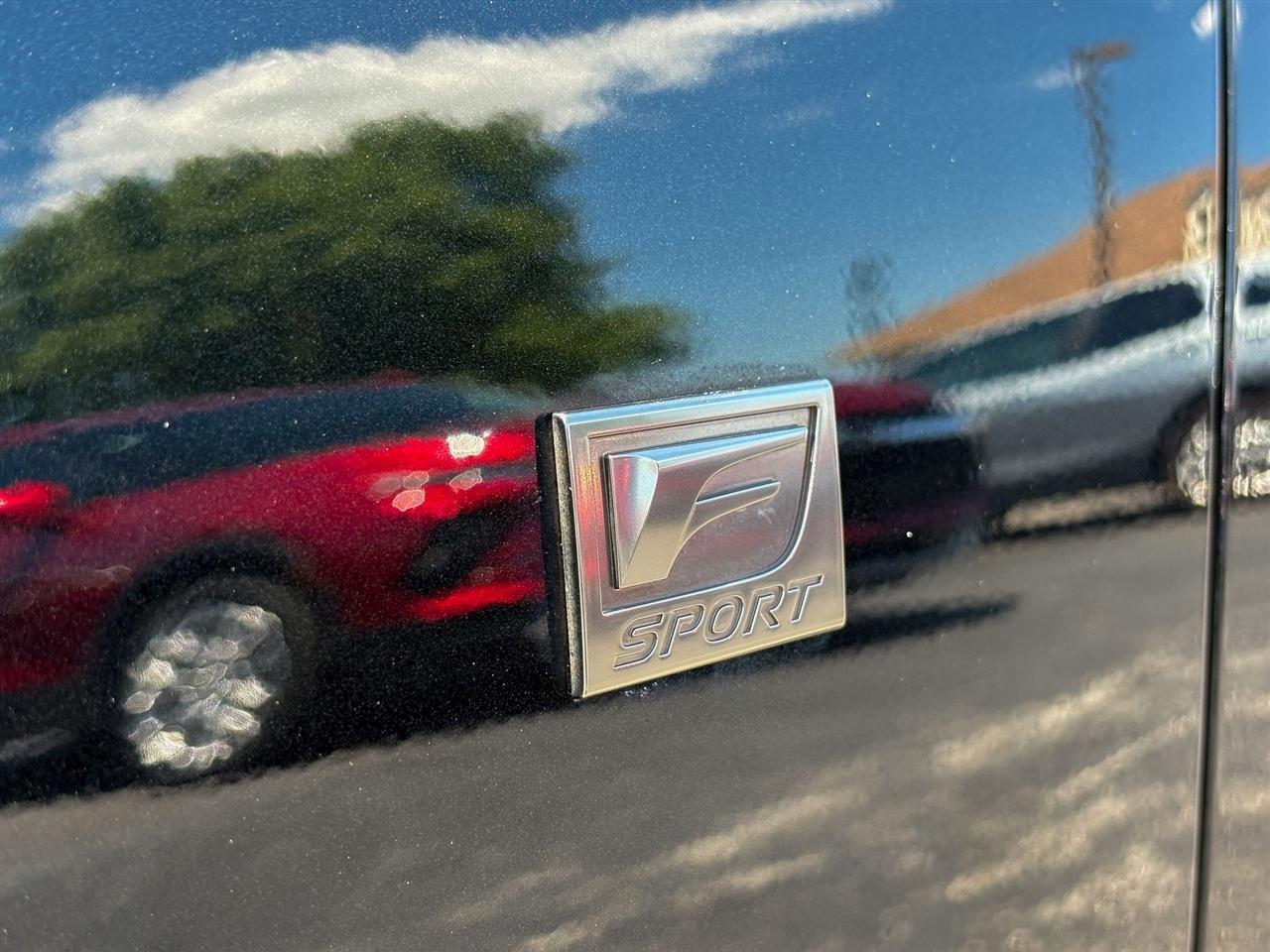 Lexus IS  2025