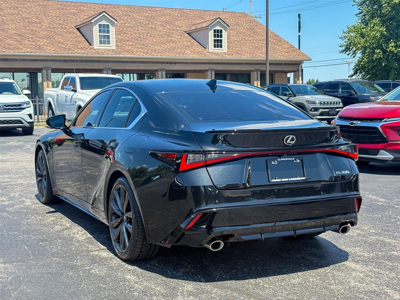 Lexus IS  2025