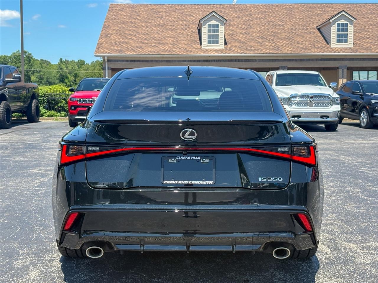 Lexus IS  2025
