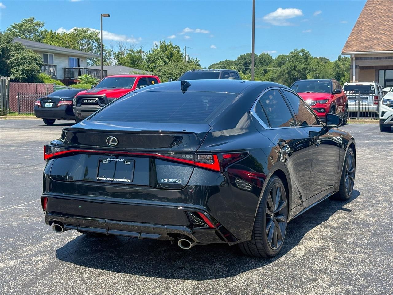 Lexus IS  2025