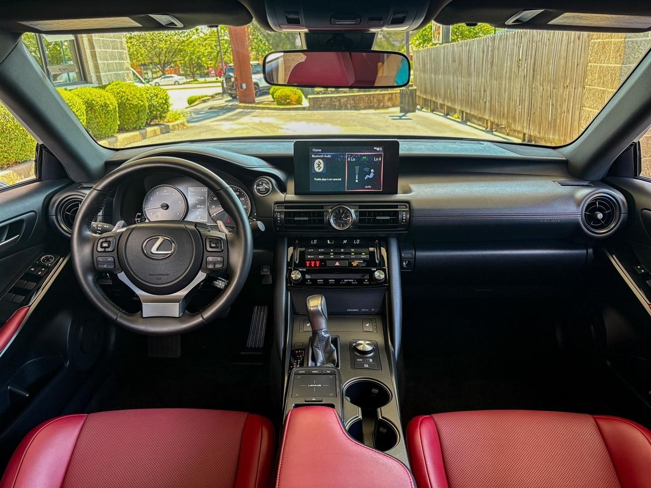 Lexus IS  2025