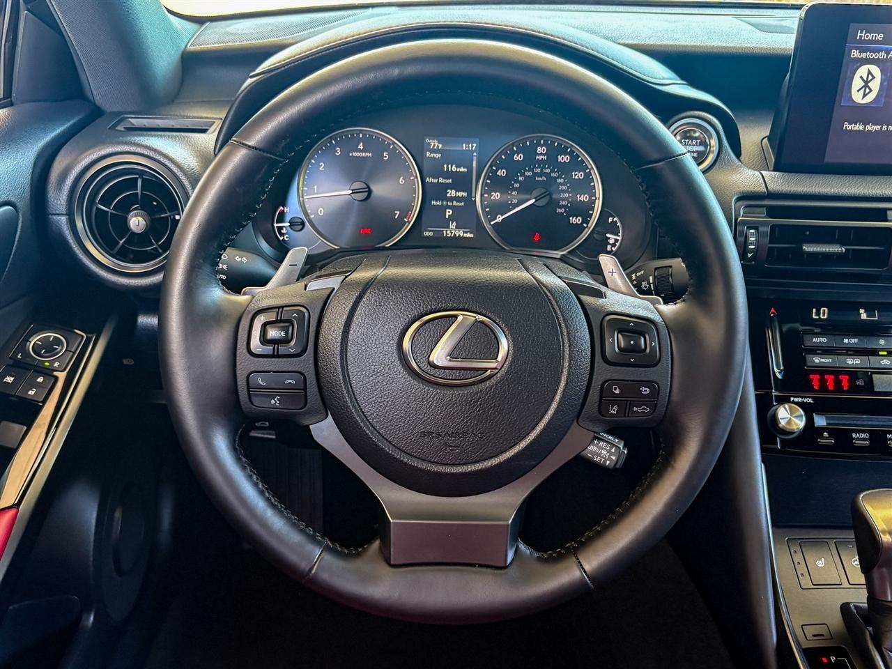 Lexus IS  2025