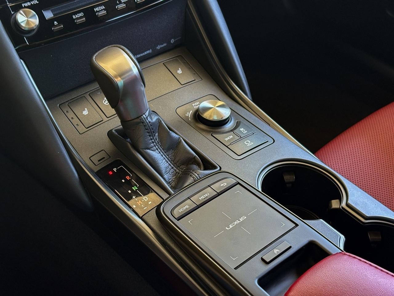 Lexus IS  2025