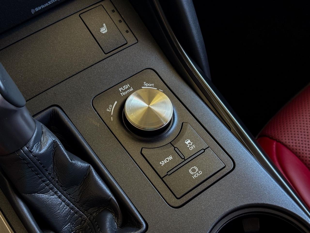 Lexus IS  2025