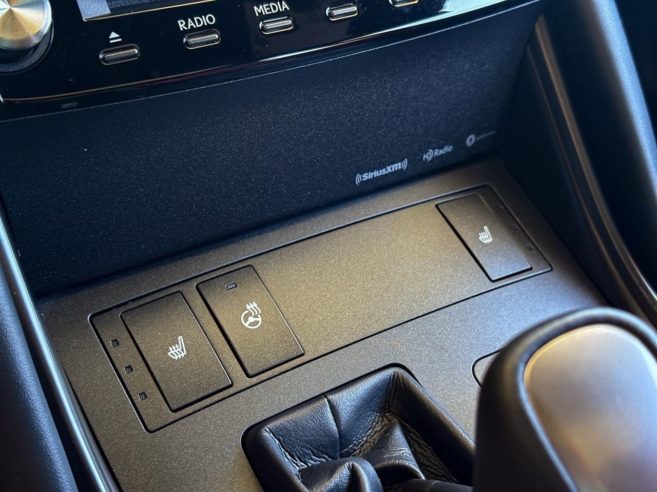 Lexus IS  2025