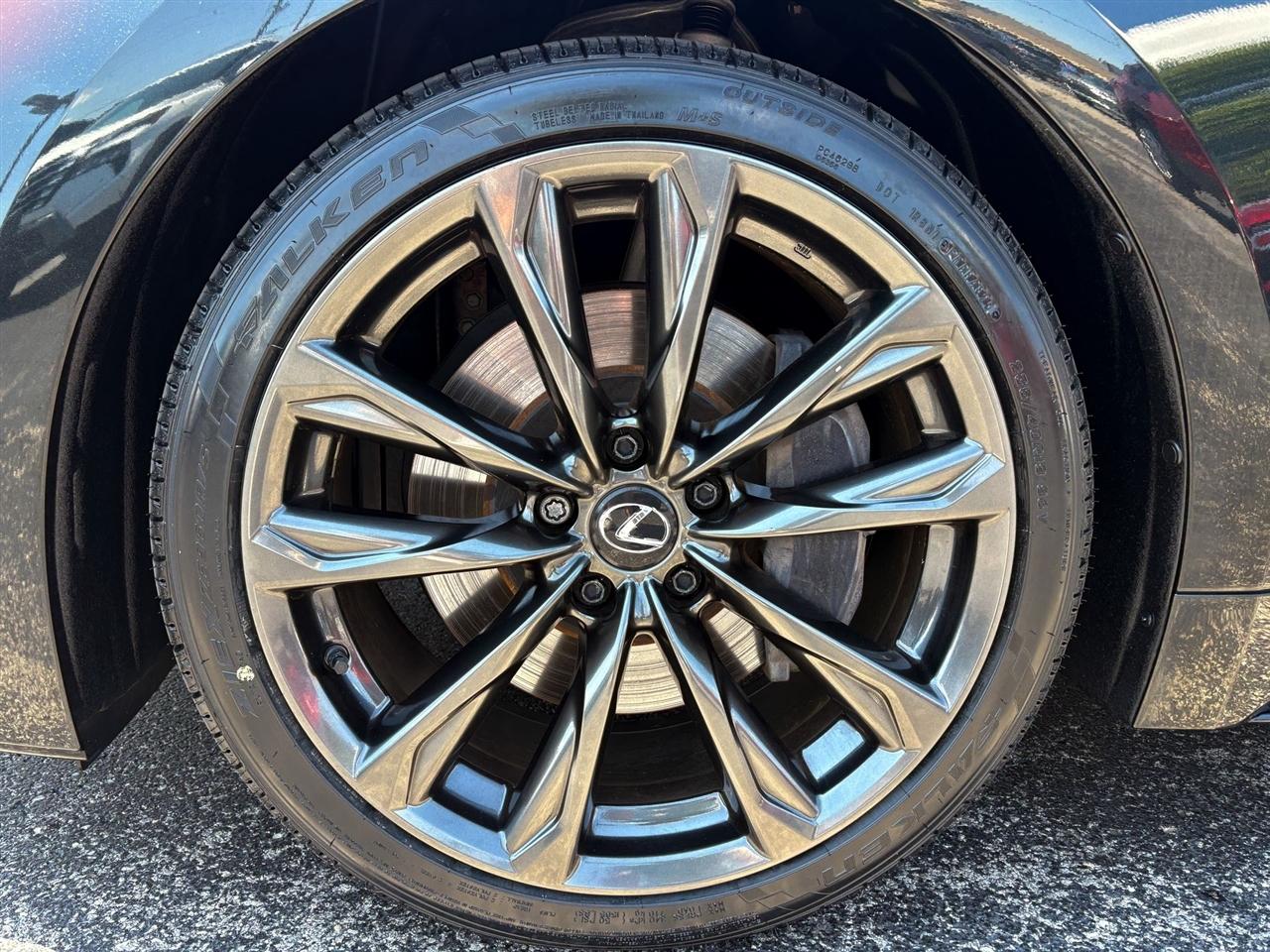 Lexus IS  2025
