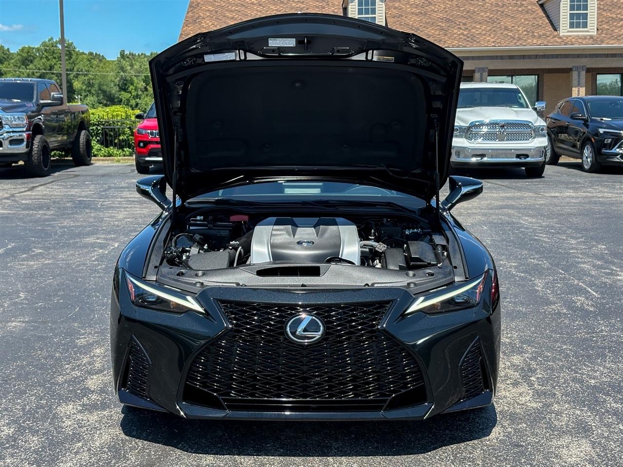 Lexus IS  2025