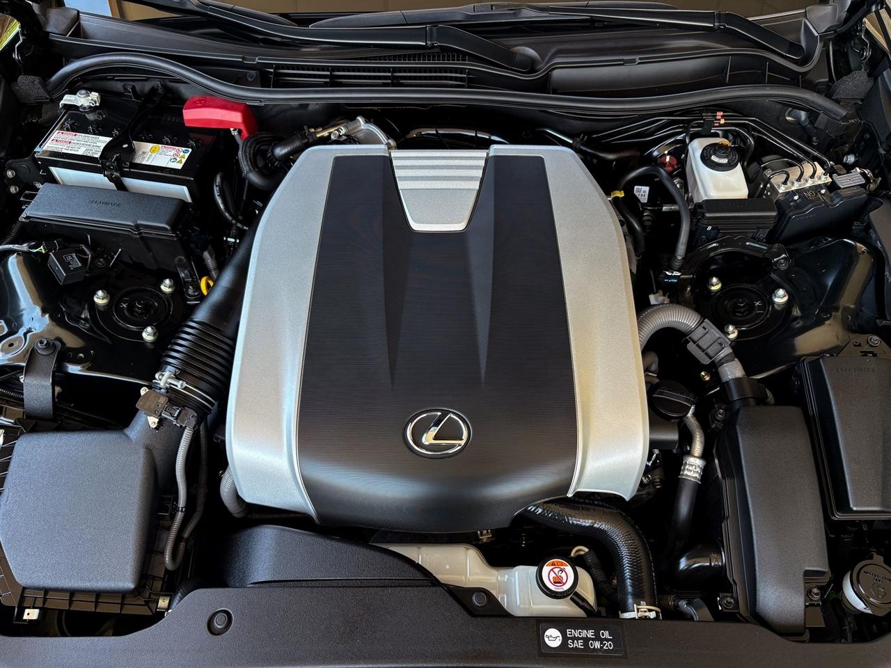 Lexus IS  2025