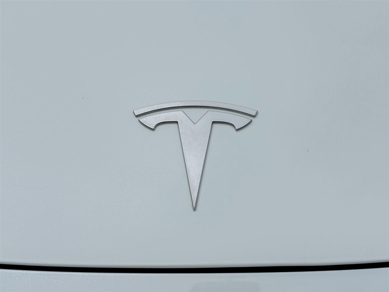 Tesla Model 3  2025