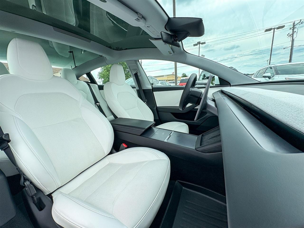 Tesla Model 3  2025