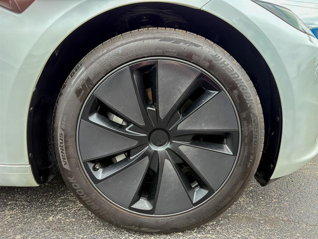 Tesla Model 3  2025
