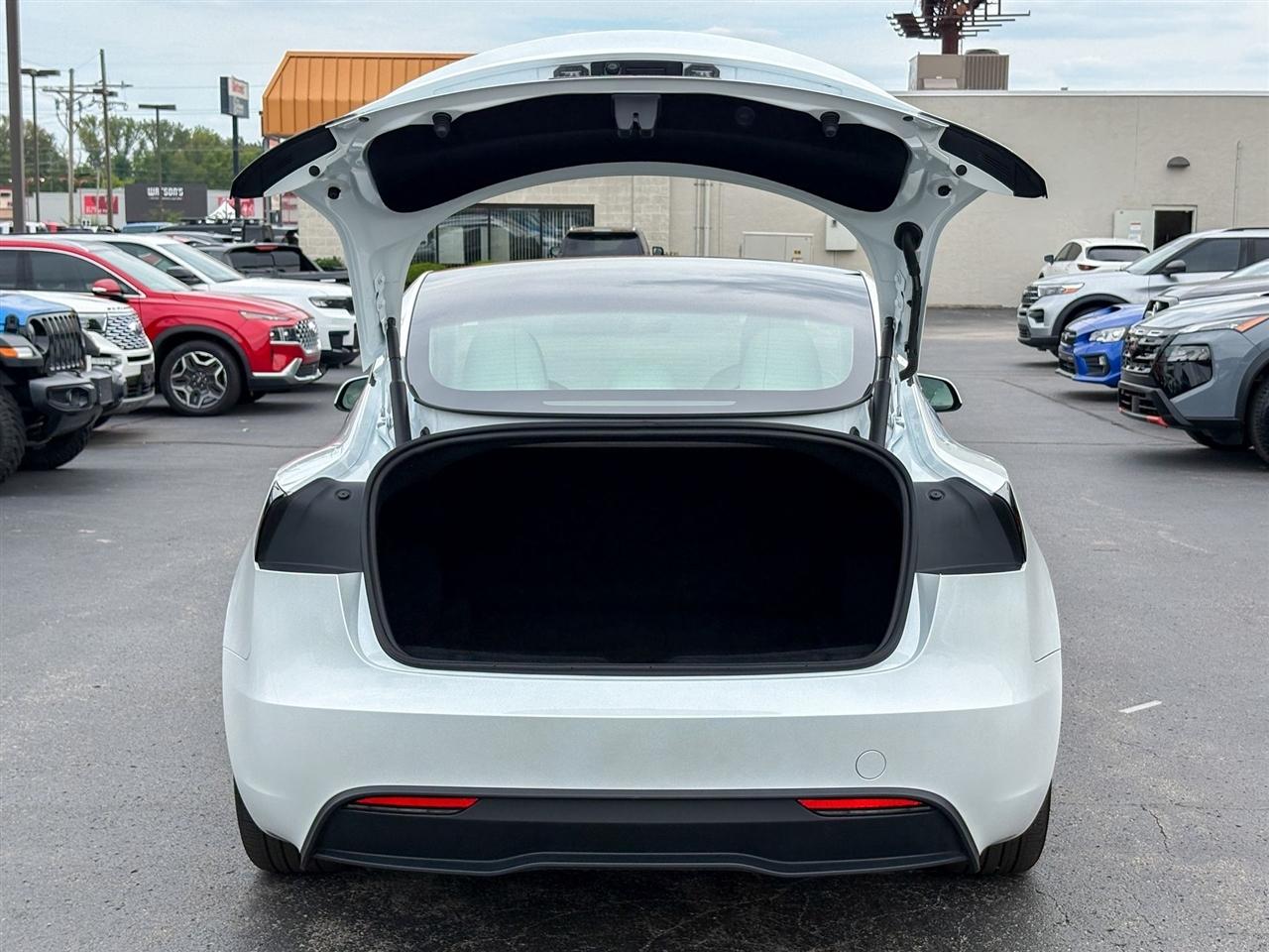 Tesla Model 3  2025