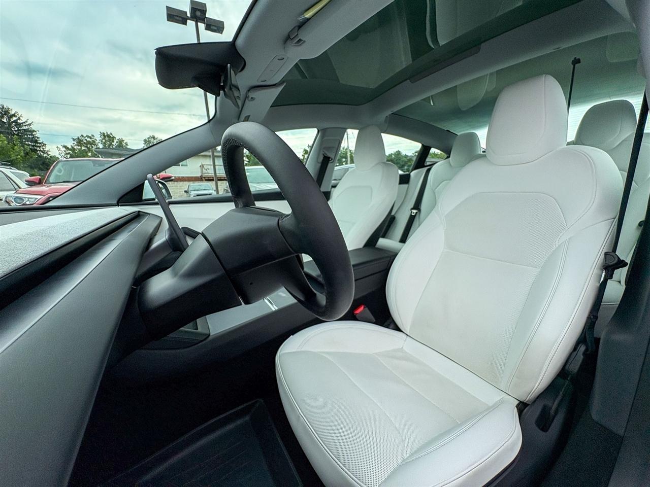 Tesla Model 3  2025