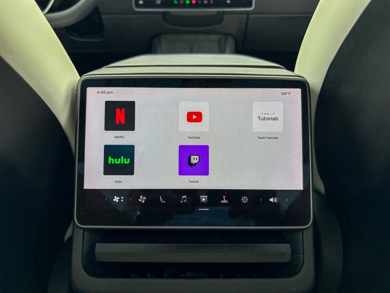 Tesla Model 3  2025