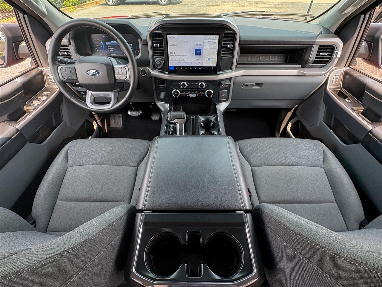 Ford F-150 Lightning  2025