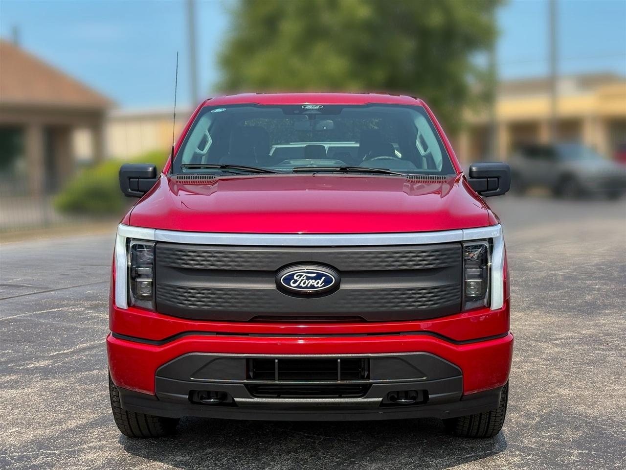 Ford F-150 Lightning  2025