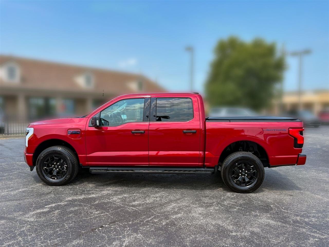 Ford F-150 Lightning  2025