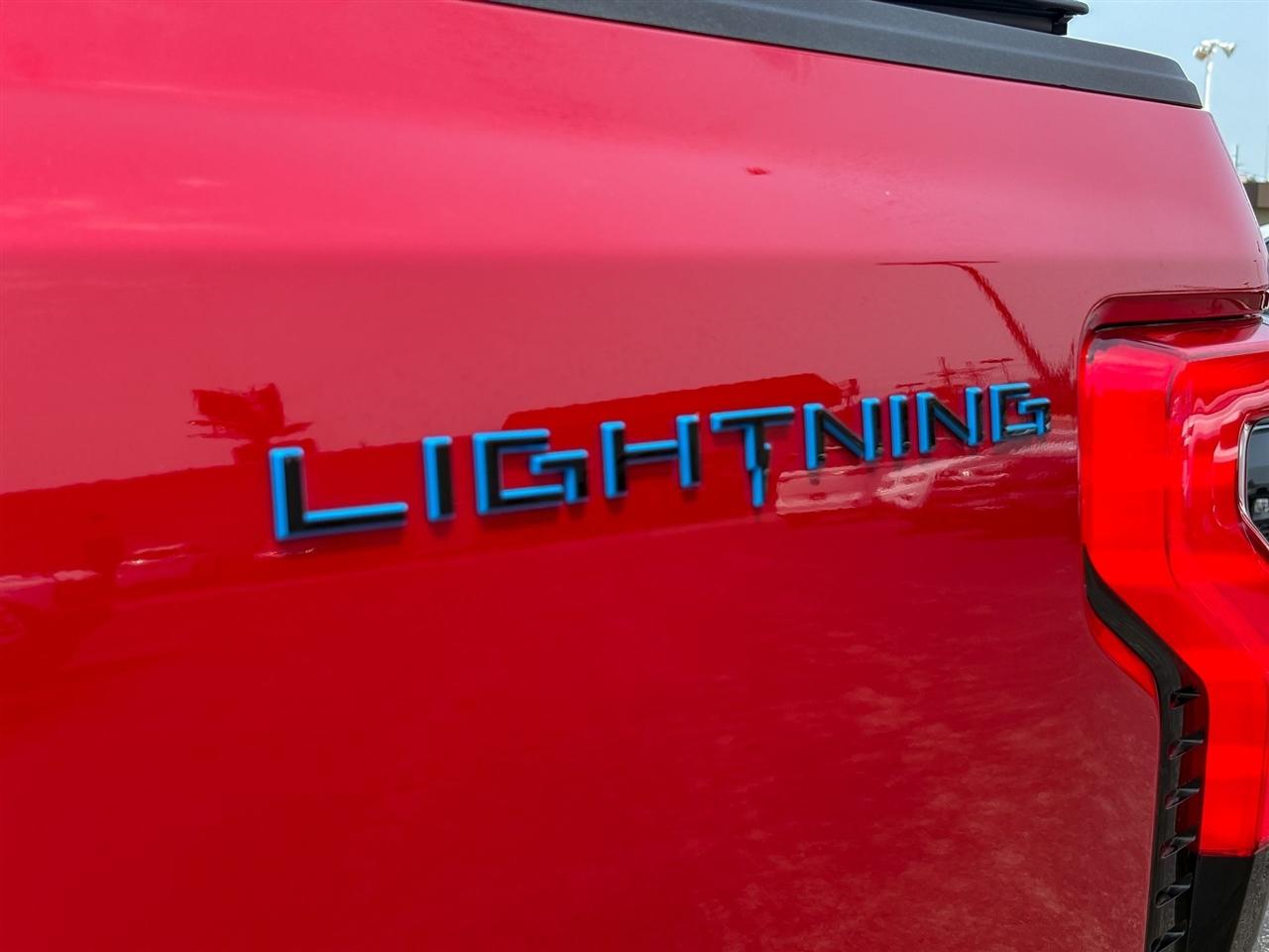 Ford F-150 Lightning  2025