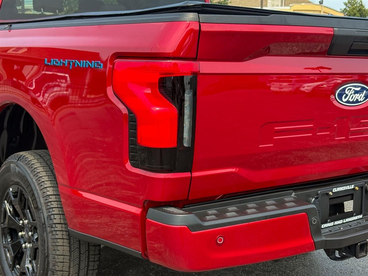 Ford F-150 Lightning  2025