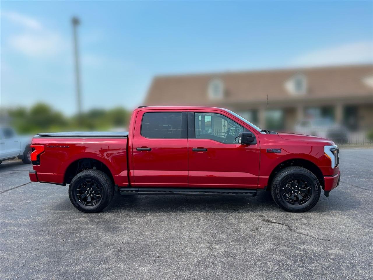 Ford F-150 Lightning  2025