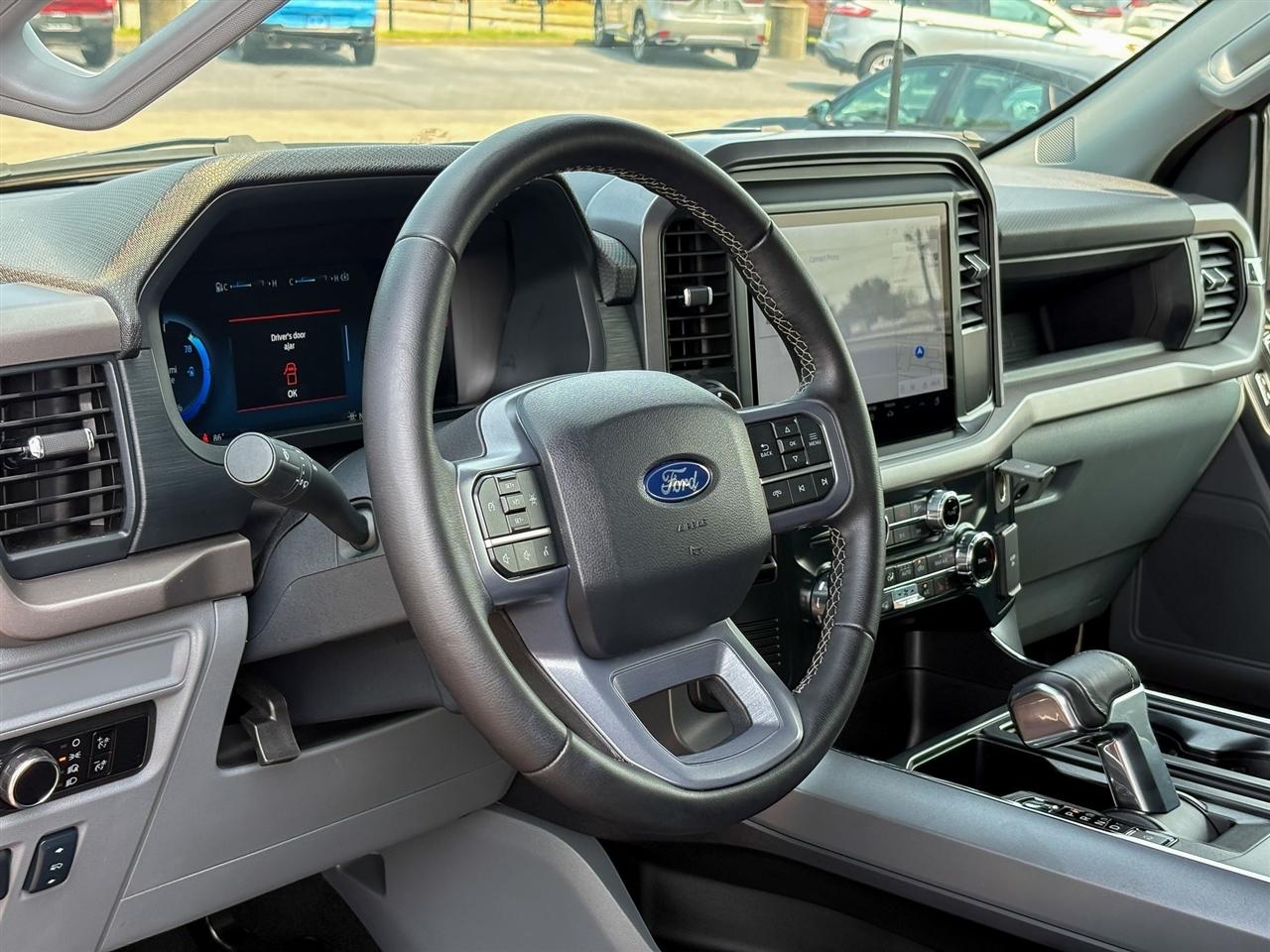 Ford F-150 Lightning  2025