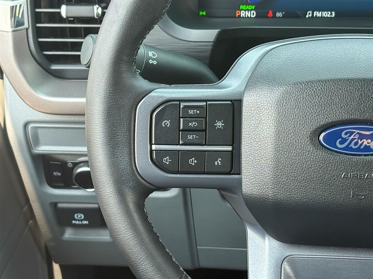 Ford F-150 Lightning  2025