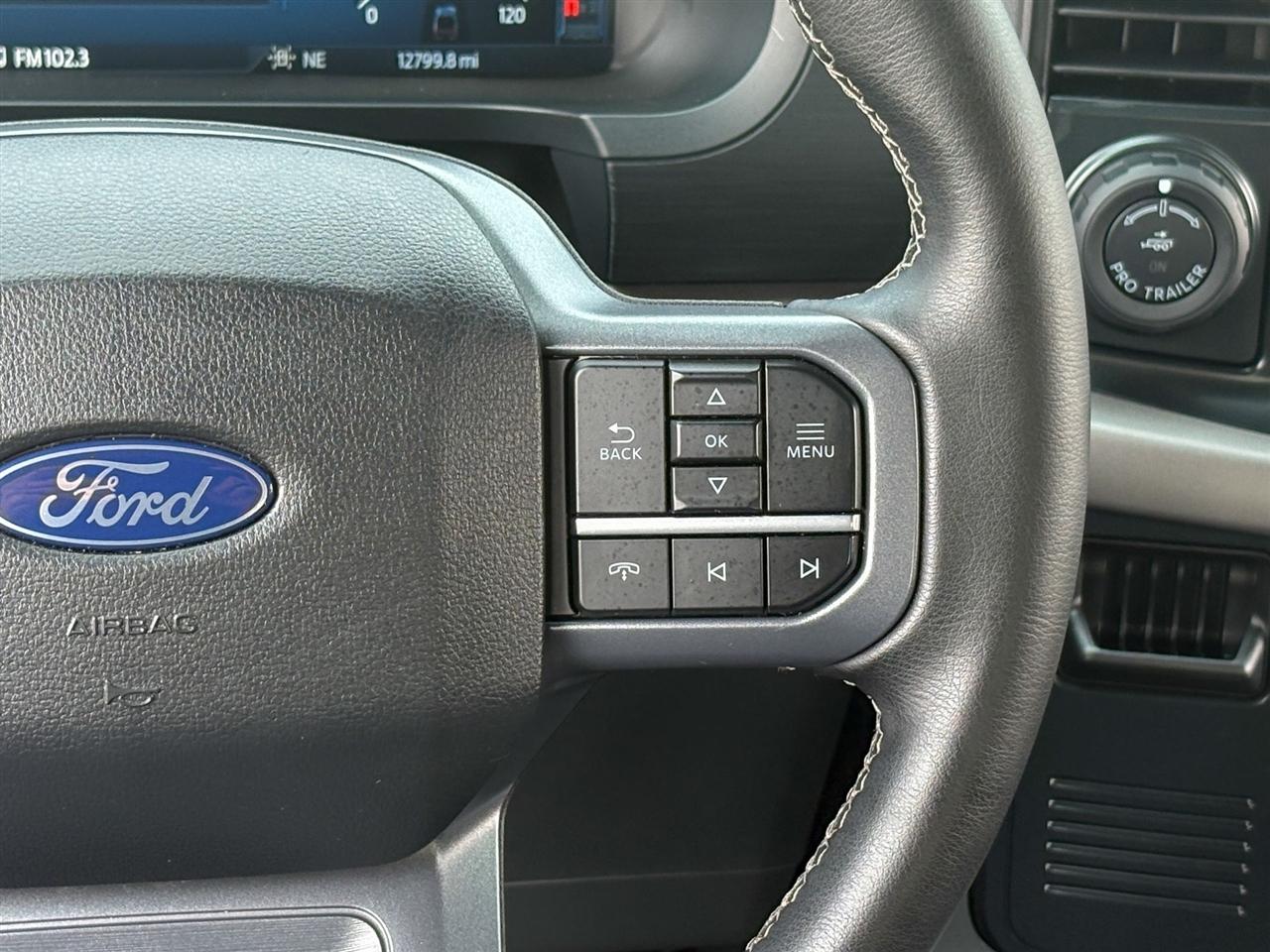 Ford F-150 Lightning  2025