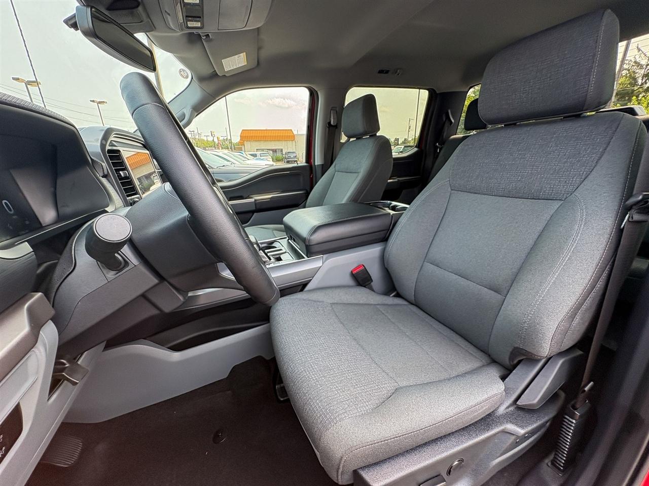 Ford F-150 Lightning  2025