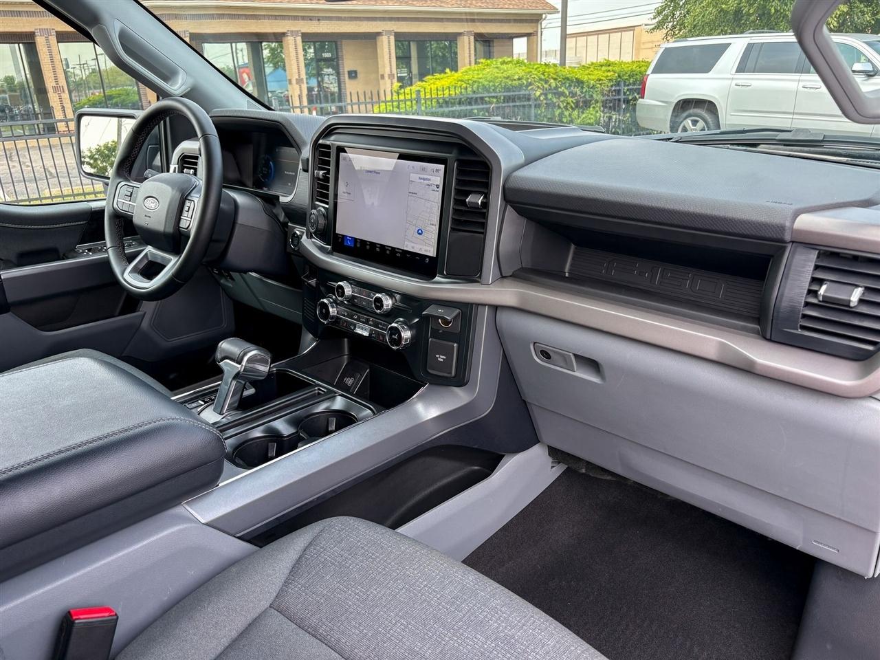 Ford F-150 Lightning  2025