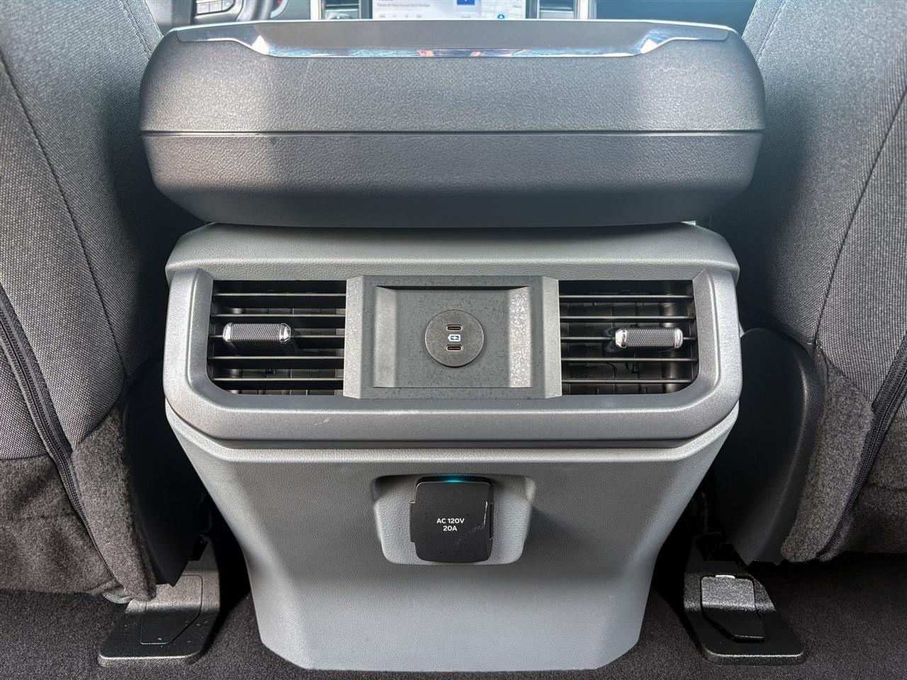 Ford F-150 Lightning  2025