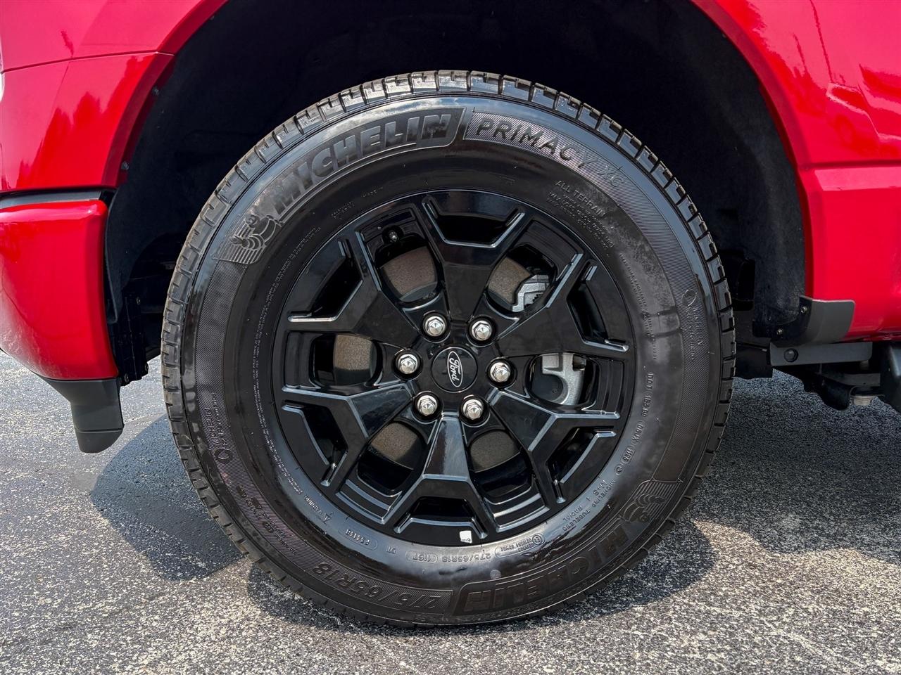 Ford F-150 Lightning  2025