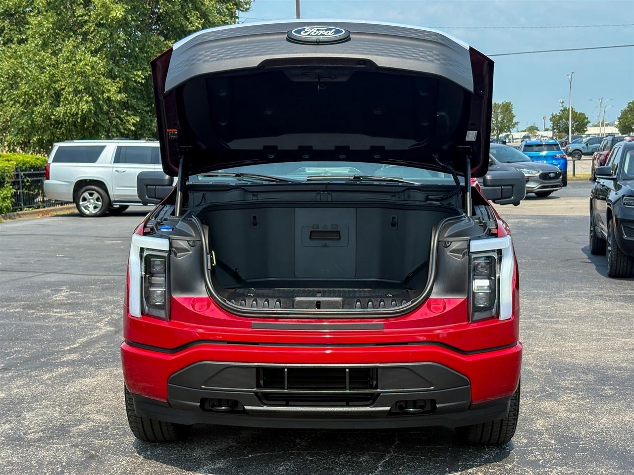 Ford F-150 Lightning  2025