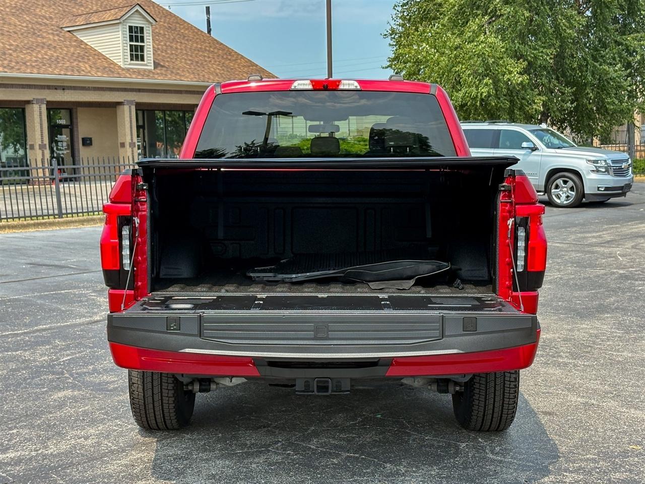 Ford F-150 Lightning  2025