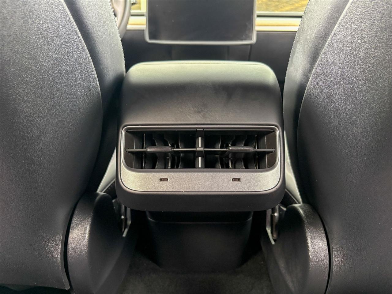 Tesla Model Y  2021
