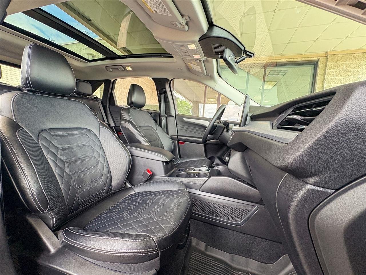 2023 Ford Escape Platinum - Photo 27