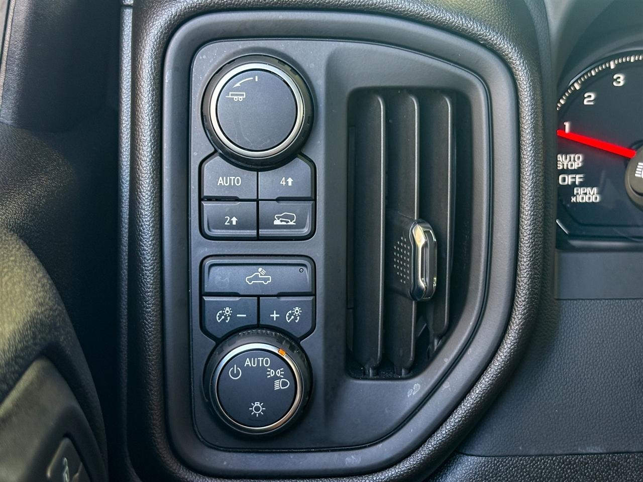 Chevrolet Silverado 1500  2025